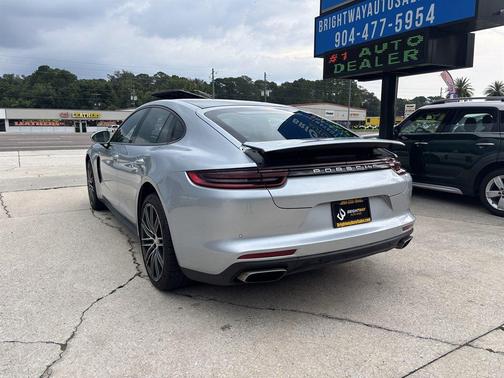 2017 Porsche Panamera 4