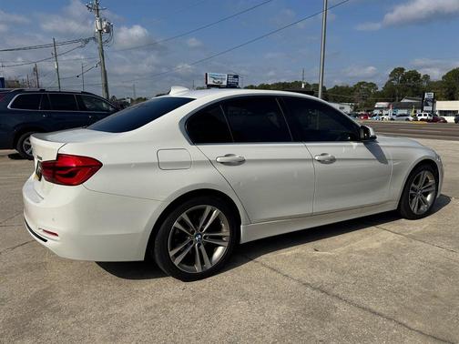 2017 BMW 330 i