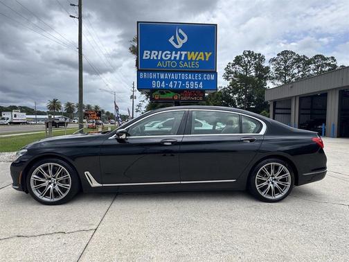 Black 2019 BMW 750 i