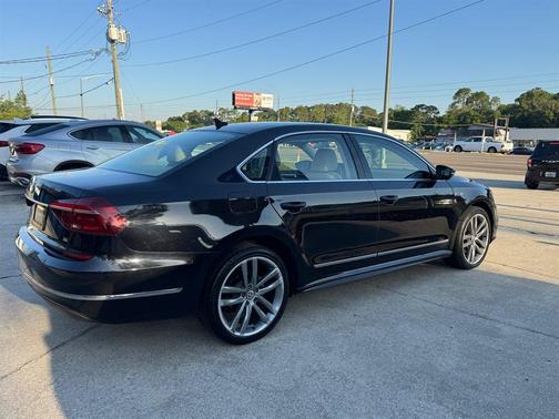 2017 Volkswagen Passat 1.8T R-Line