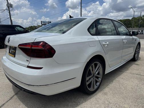 2018 Volkswagen Passat 2.0T R-Line