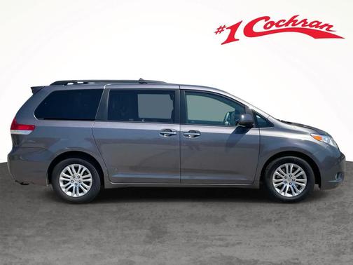 2011 Toyota Sienna XLE