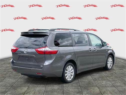 2017 Toyota Sienna XLE