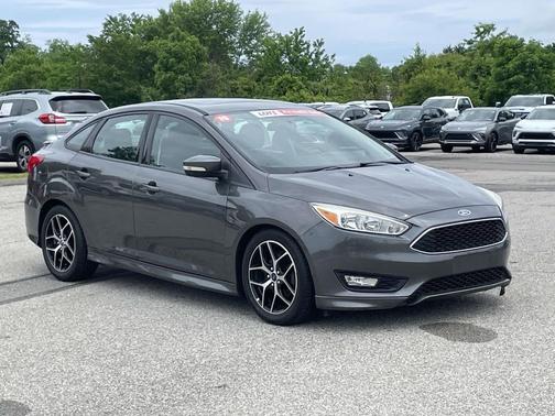 Magnetic 2015 Ford Focus SE