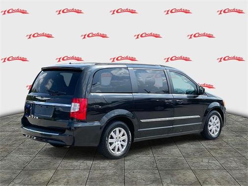 2016 Chrysler Town & Country Touring