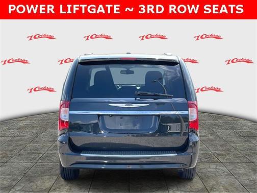 2016 Chrysler Town & Country Touring