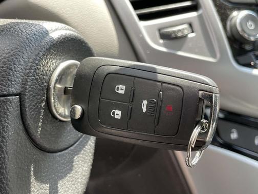 Champagne Silver Metallic 2014 Chevrolet Cruze LS