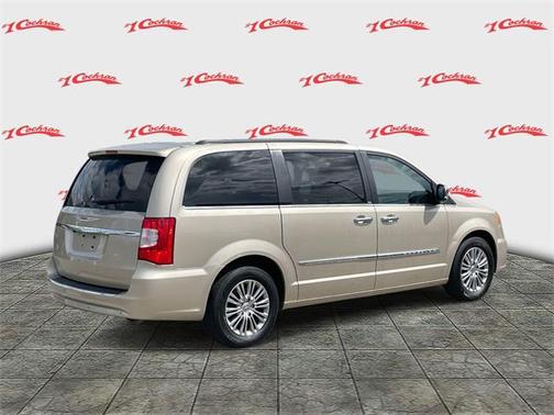 2013 Chrysler Town & Country Touring-L