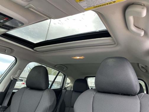 Crystal White Pearl 2018 Subaru Impreza 2.0i Premium