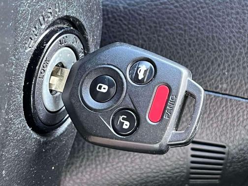 Satin White Pearl 2014 Subaru Impreza 2.0i