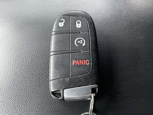 Granite Crystal Metallic Clearcoat 2014 Jeep Grand Cherokee Laredo