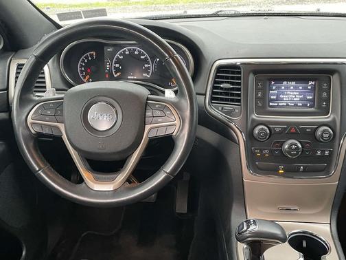 Granite Crystal Metallic Clearcoat 2014 Jeep Grand Cherokee Laredo