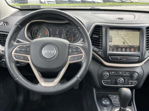 Diamond Black Crystal Pearlcoat 2017 Jeep Cherokee Latitude