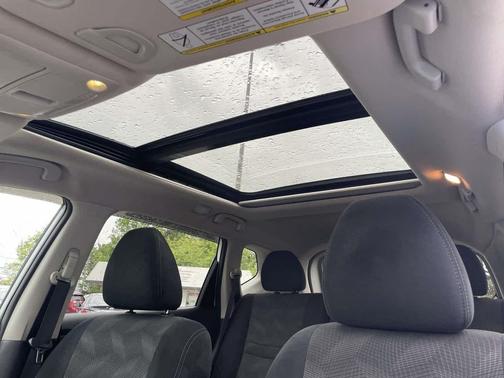 Glacier White 2015 Nissan Rogue SV