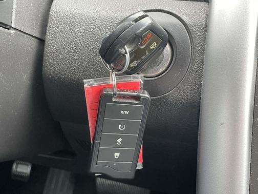 Ingot Silver Metallic 2013 Ford Edge SE