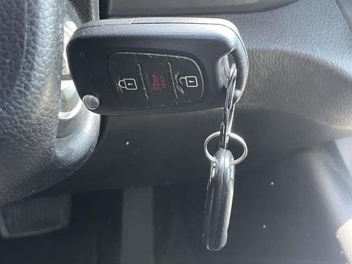 Mineral Silver 2013 Kia Sportage LX