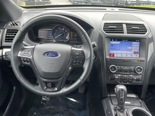 Agate Black Metallic 2019 Ford Explorer XLT