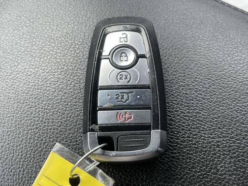 Agate Black Metallic 2019 Ford Explorer XLT