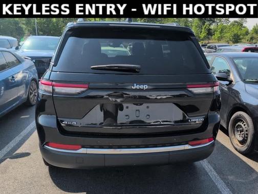 Diamond Black 2023 Jeep Grand Cherokee Laredo