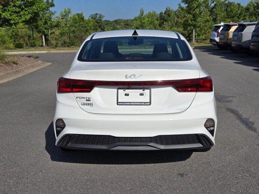 Clear White 2022 Kia Forte FE
