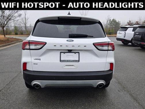 Oxford White 2022 Ford Escape SE