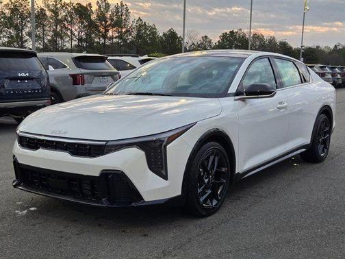 Snow White Pearl 2026 Kia K4 GT-LINE