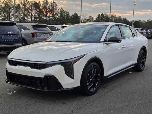 Snow White Pearl 2026 Kia K4 GT-LINE