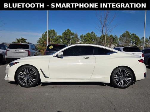 2022 INFINITI Q60 LUXE