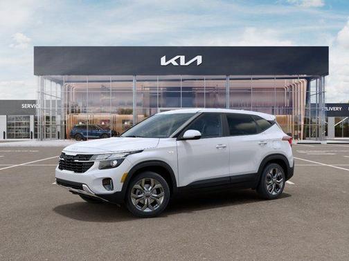 White Pearl 2026 Kia Seltos LX