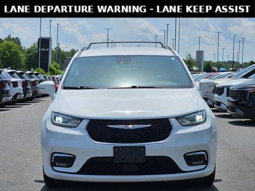 2022 Chrysler Pacifica Touring-L