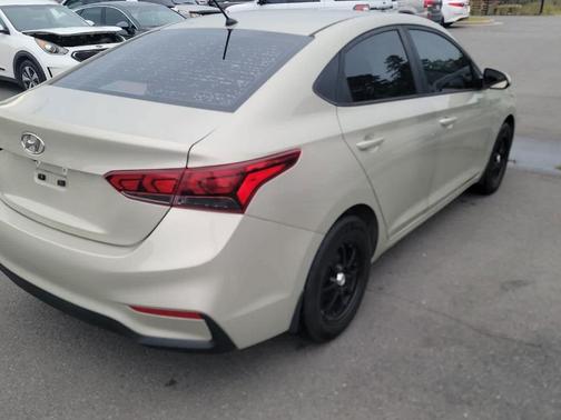 2019 Hyundai Accent SE