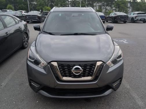 Gun Metallic 2019 Nissan Kicks SR