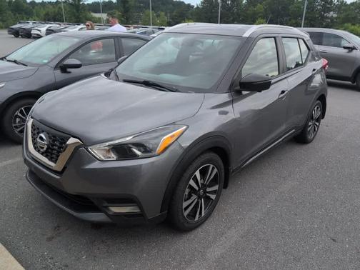 Gun Metallic 2019 Nissan Kicks SR