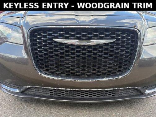 Granite Crystal Clearcoat Metallic 2019 Chrysler 300 Touring