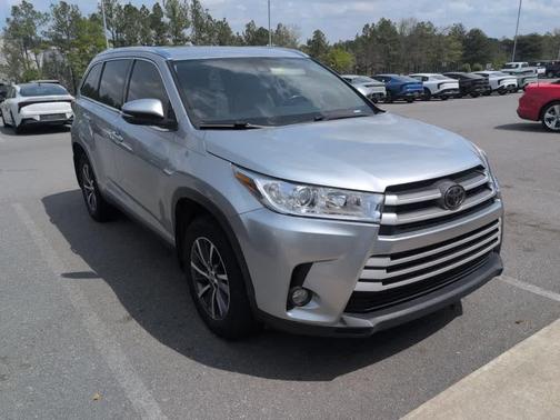 Celestial Silver Metallic 2019 Toyota Highlander XLE