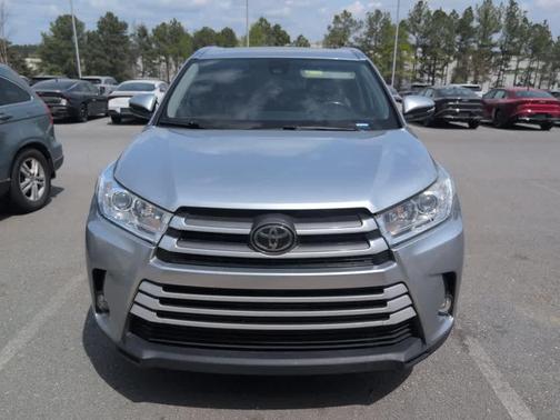 Celestial Silver Metallic 2019 Toyota Highlander XLE