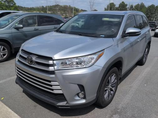 Celestial Silver Metallic 2019 Toyota Highlander XLE
