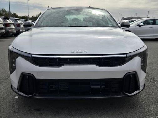 Snow White Pearl 2026 Kia K4 GT-LINE