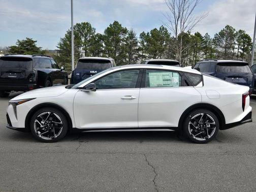 Snow White Pearl 2026 Kia K4 GT-LINE