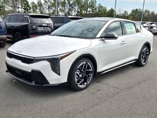 Snow White Pearl 2026 Kia K4 GT-LINE