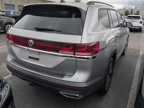 Silver Bird Metallic 2024 Volkswagen Atlas 2.0T SE w/Technology