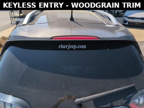 Granite Crystal Clearcoat Metallic 2019 Jeep Cherokee Latitude Plus