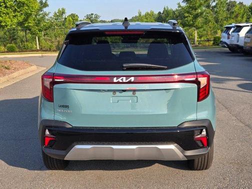 Blue / Black 2026 Kia Seltos S