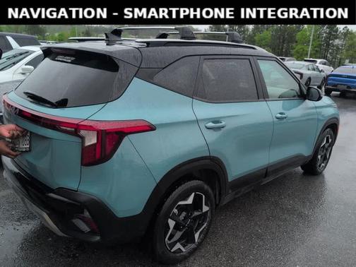 Blue / Black 2025 Kia Seltos S