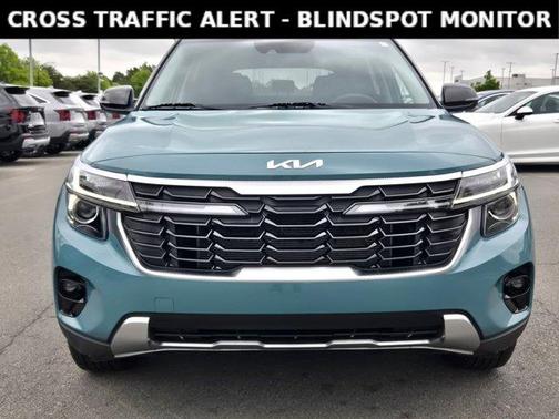 Blue / Black 2025 Kia Seltos S