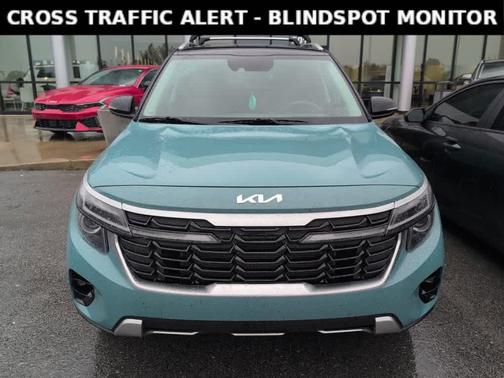 Blue / Black 2025 Kia Seltos S
