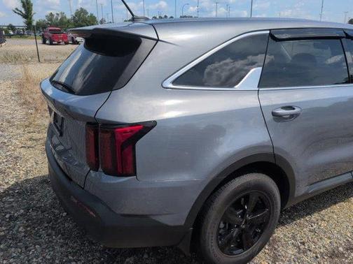 Everlasting Silver 2022 Kia Sorento LX