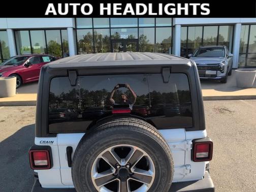 Bright White Clearcoat 2021 Jeep Wrangler Unlimited Sahara