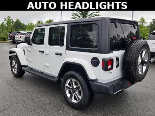 Bright White Clearcoat 2021 Jeep Wrangler Unlimited Sahara