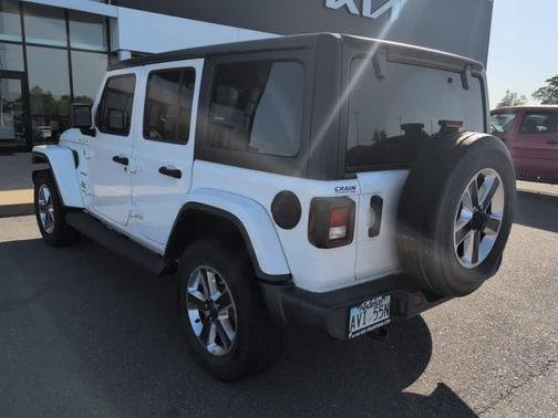 Bright White Clearcoat 2021 Jeep Wrangler Unlimited Sahara